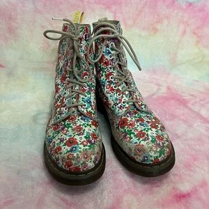 Floral print Dr. Martens